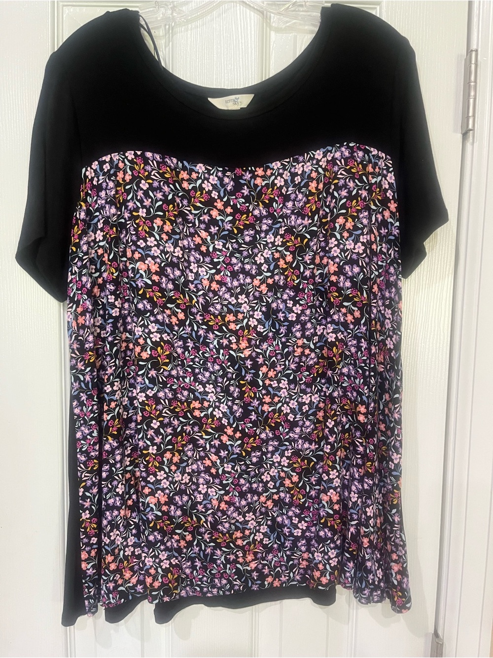 Terra & Sky Black Short Sleeve Top with Multicolor Floral Panel
